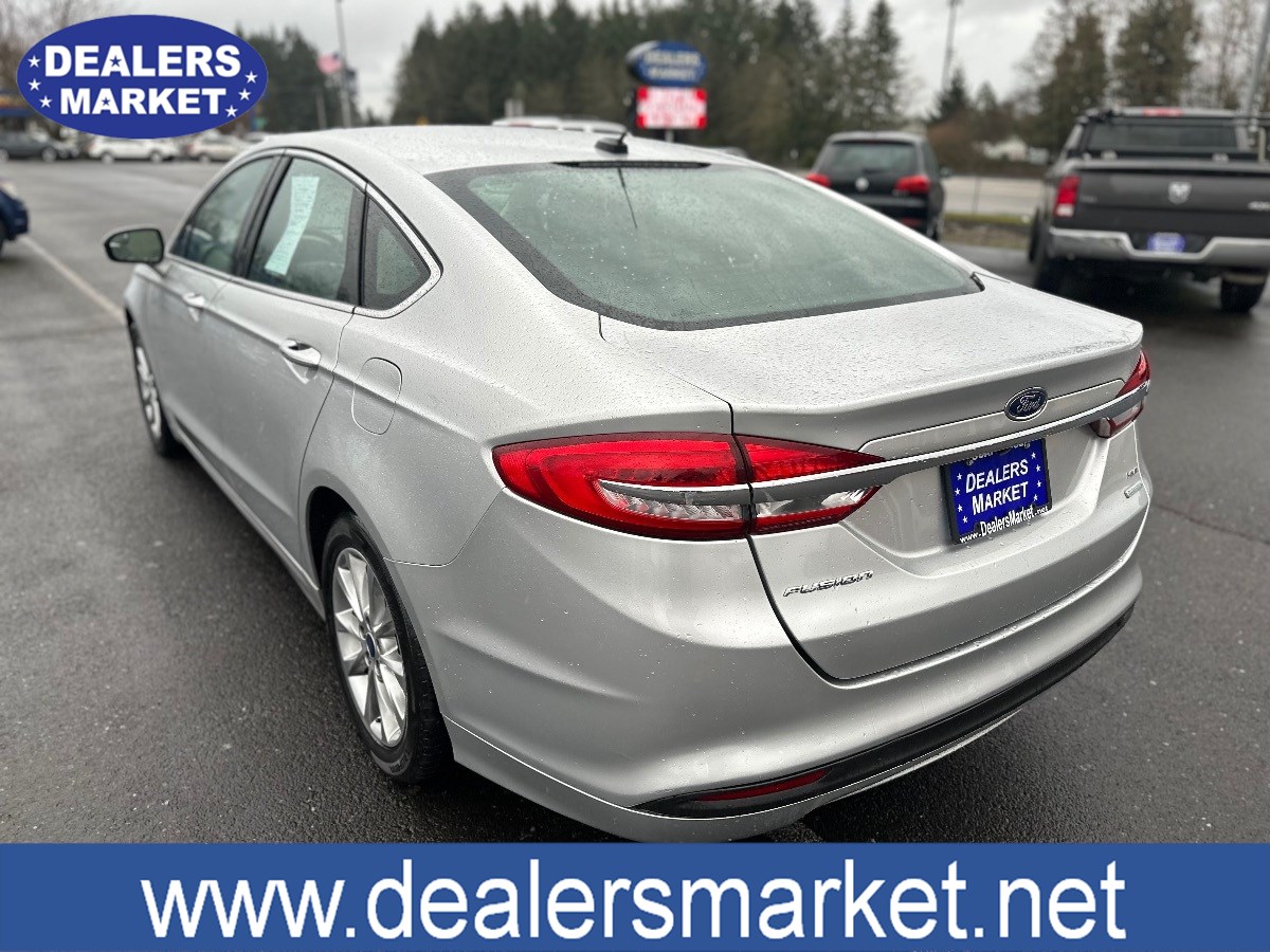 2017 Ford Fusion SE photo 3
