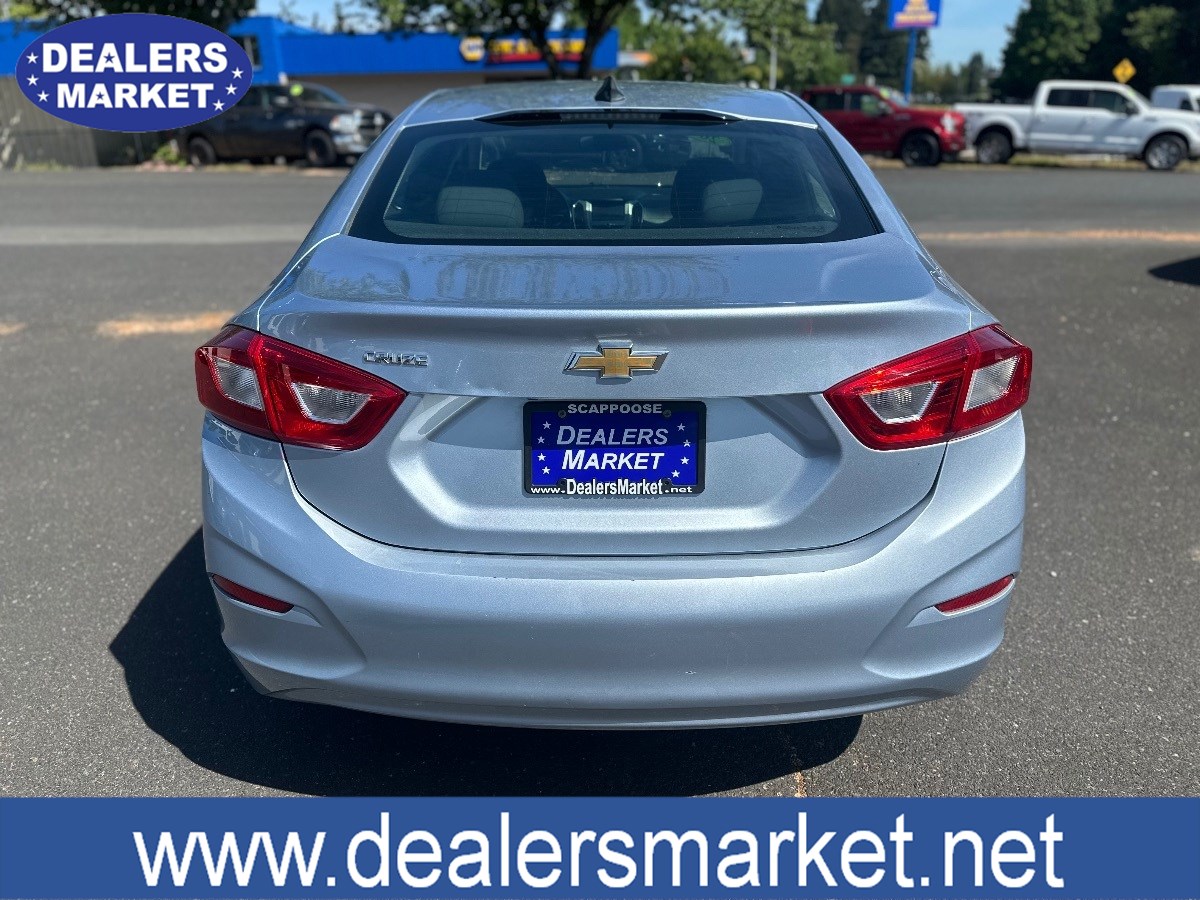 2017 Chevrolet Cruze LS photo 4