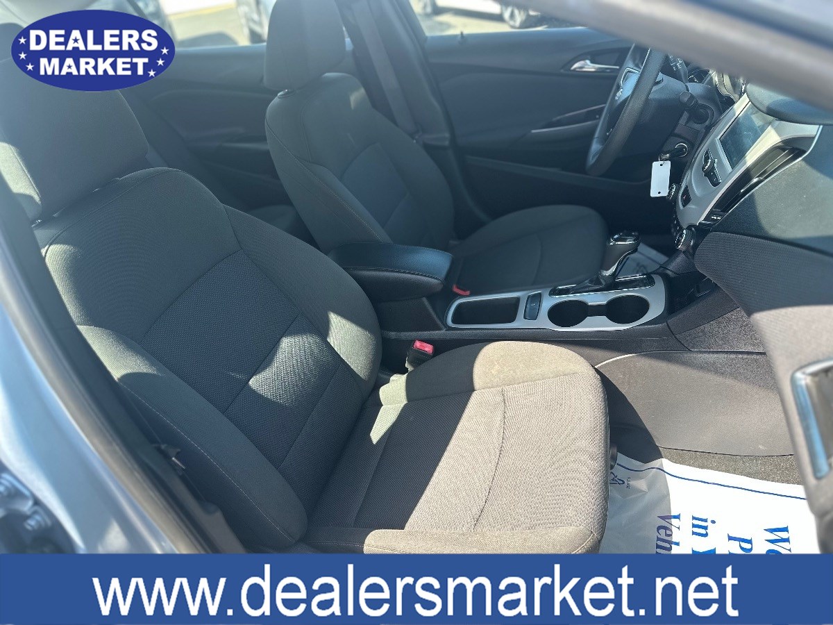 2017 Chevrolet Cruze LS photo 21