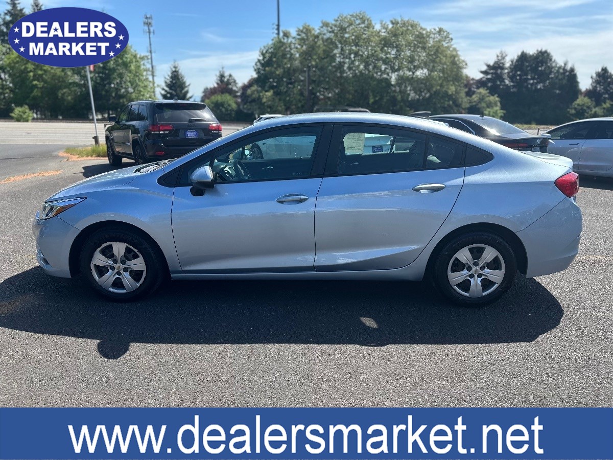 2017 Chevrolet Cruze LS photo 2