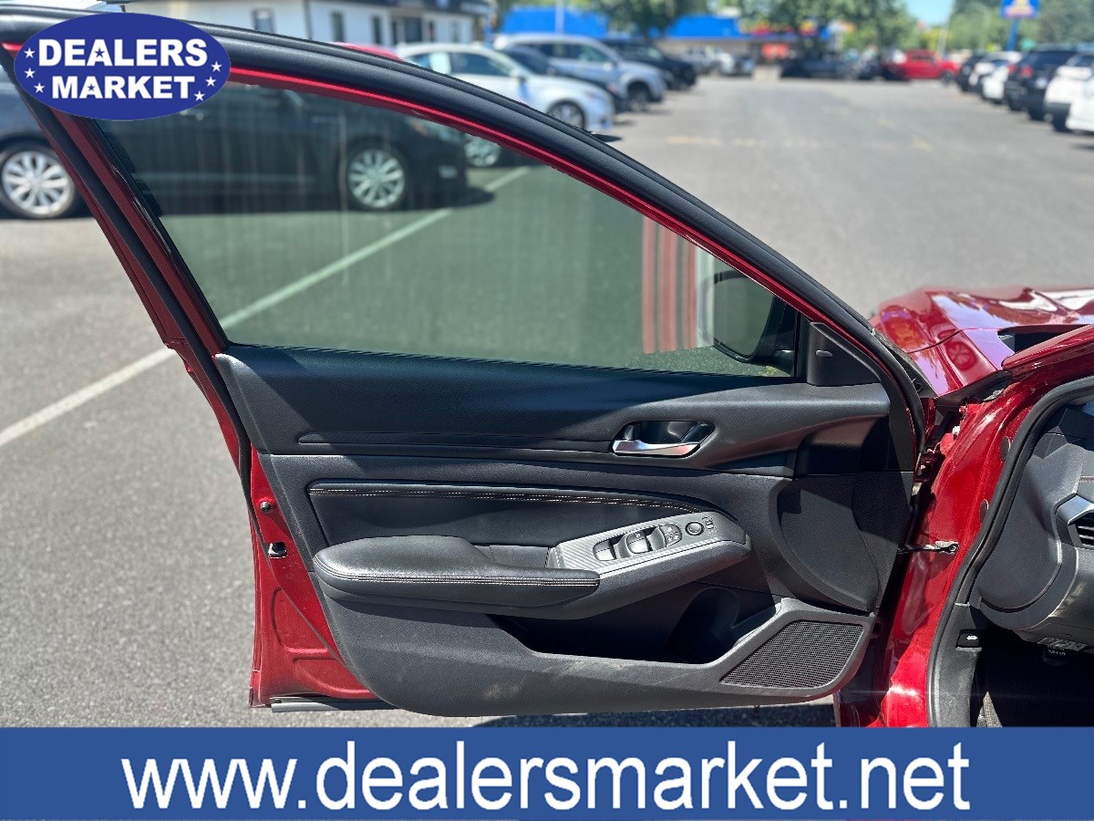 2020 Nissan Altima 2.5 SR photo 9