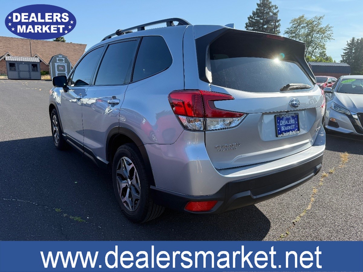 2022 Subaru Forester Premium photo 6