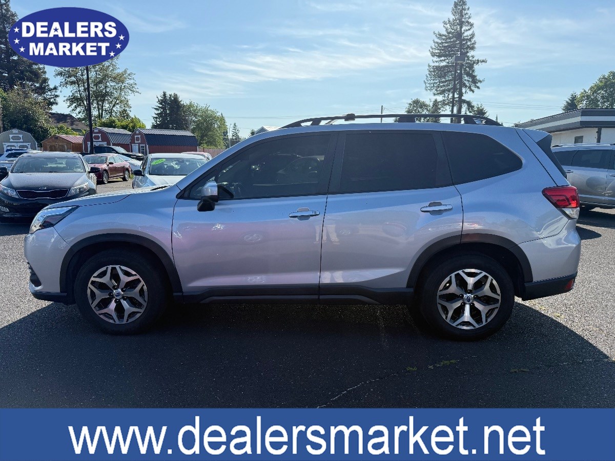 2022 Subaru Forester Premium photo 7