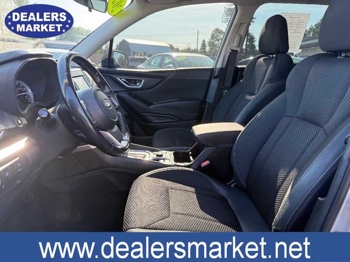 2022 Subaru Forester Premium photo 8