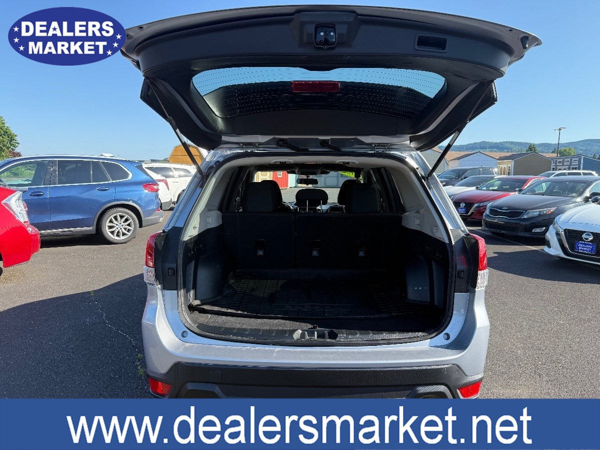 2022 Subaru Forester Premium photo 18