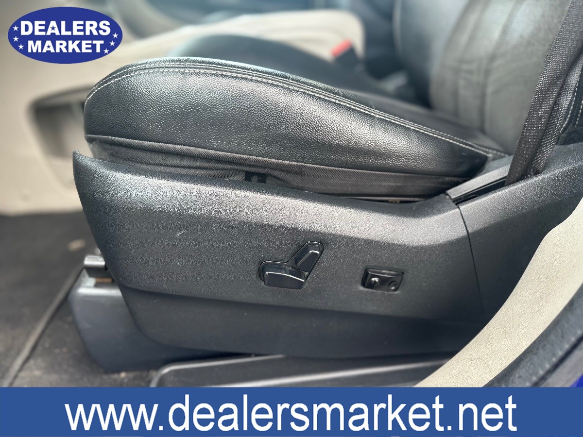 2020 Dodge Grand Caravan SXT photo 12