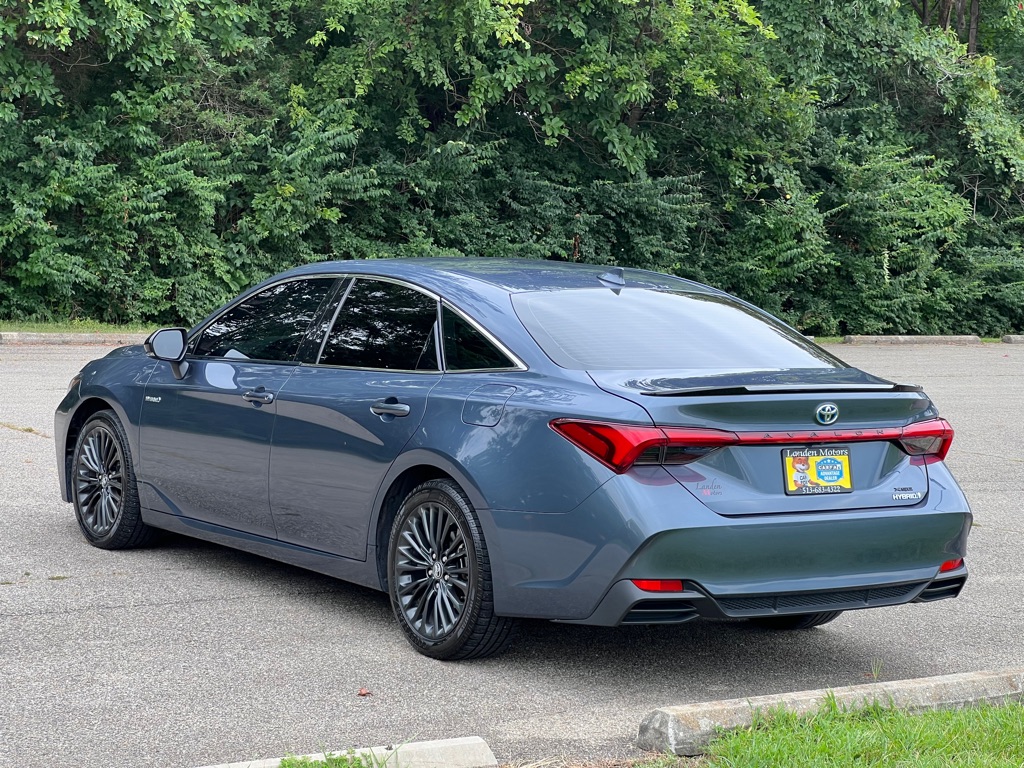 2019 Toyota Avalon Hybrid XLE photo 3