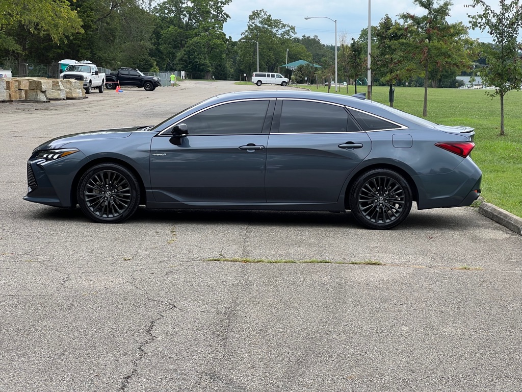 2019 Toyota Avalon Hybrid XLE photo 4