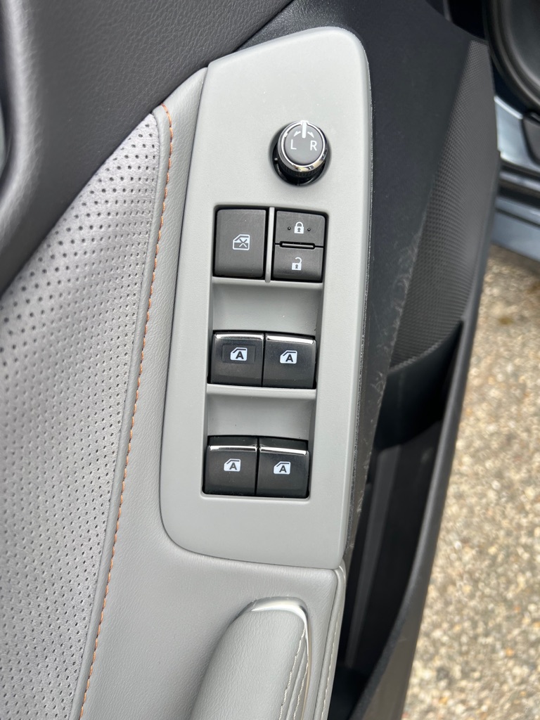 2019 Toyota Avalon Hybrid XLE photo 6