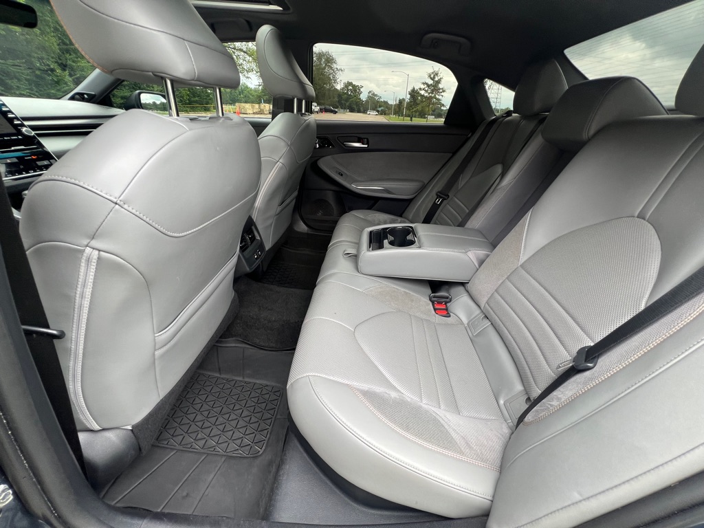 2019 Toyota Avalon Hybrid XLE photo 10