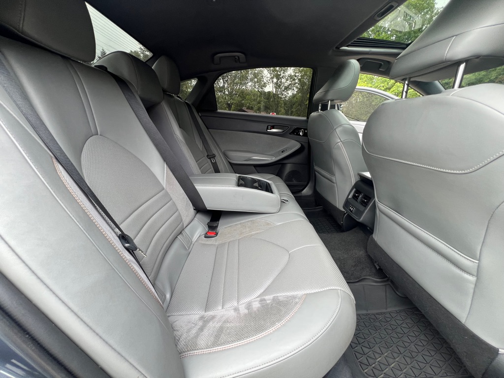 2019 Toyota Avalon Hybrid XLE photo 12