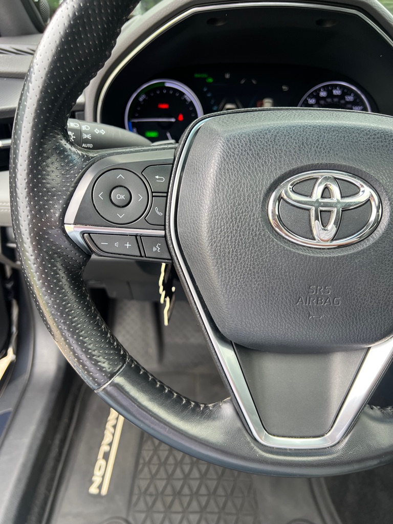 2019 Toyota Avalon Hybrid XLE photo 18