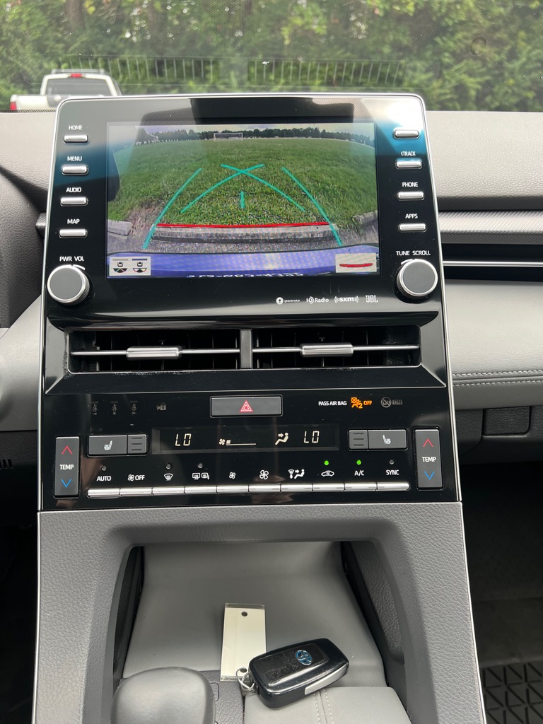2019 Toyota Avalon Hybrid XLE photo 22