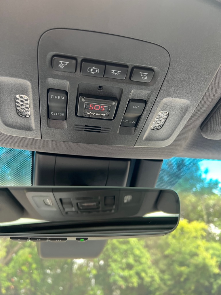 2019 Toyota Avalon Hybrid XLE photo 23