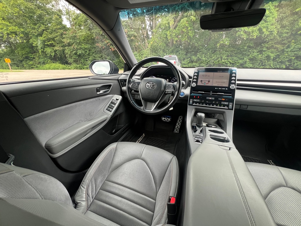 2019 Toyota Avalon Hybrid XLE photo 24