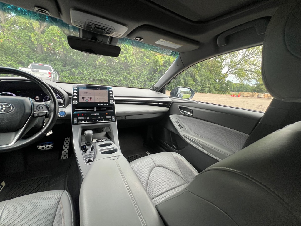 2019 Toyota Avalon Hybrid XLE photo 25