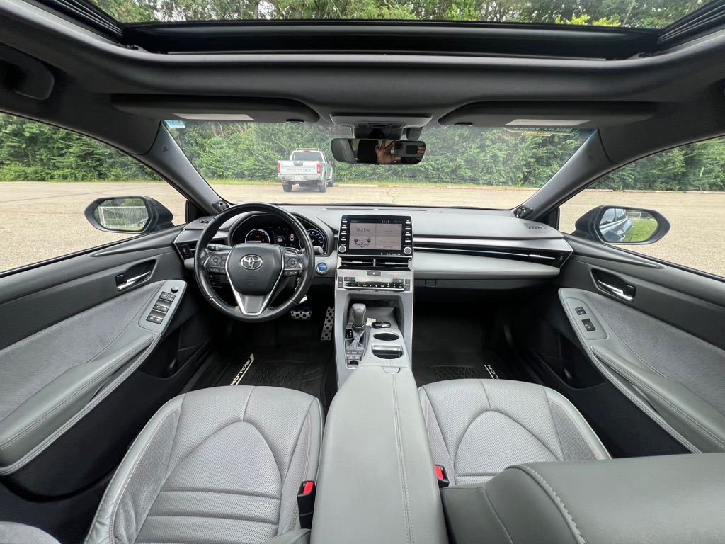 2019 Toyota Avalon Hybrid XLE photo 26