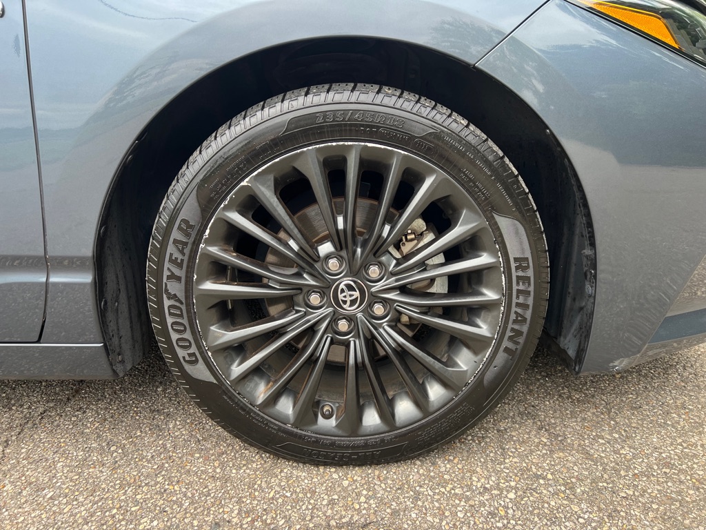 2019 Toyota Avalon Hybrid XLE photo 28
