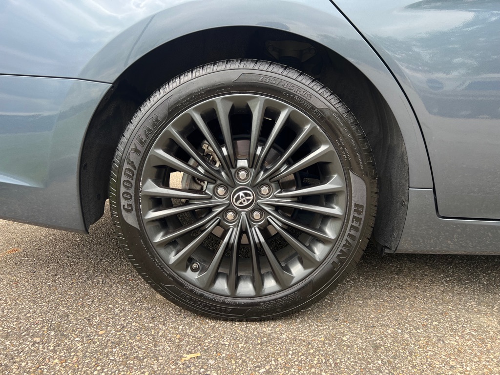 2019 Toyota Avalon Hybrid XLE photo 29