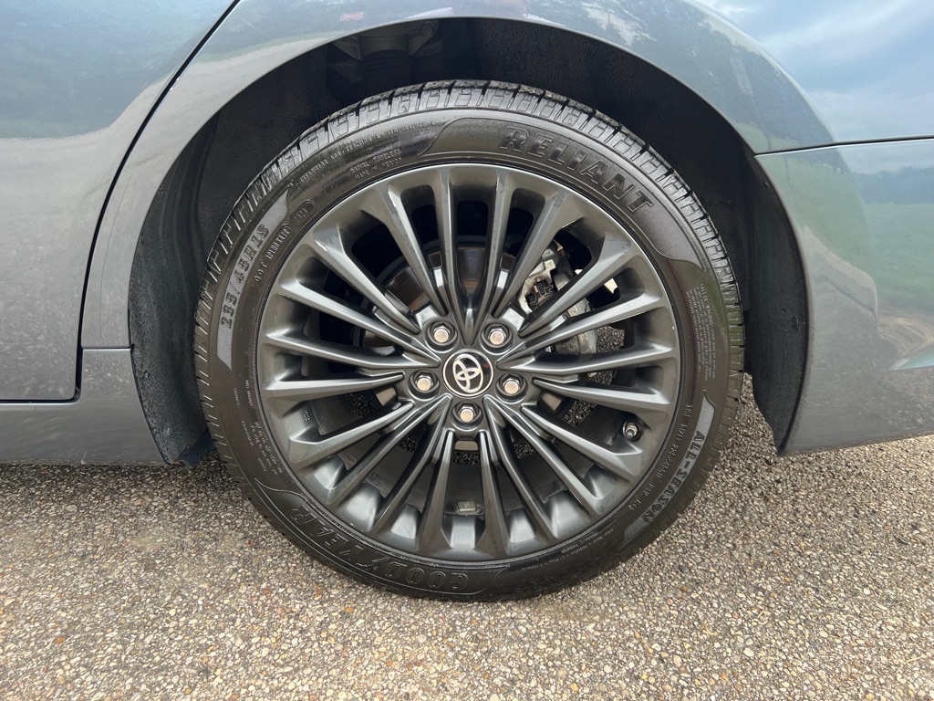 2019 Toyota Avalon Hybrid XLE photo 30