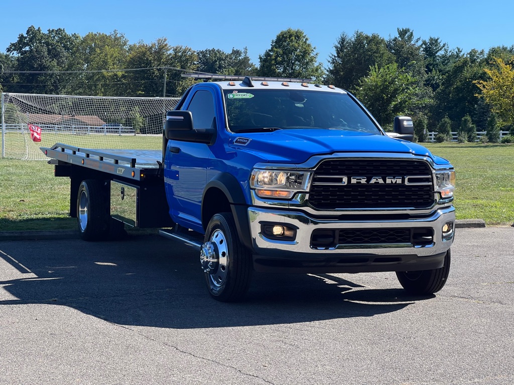 2023 Ram 5500 SLT photo 3