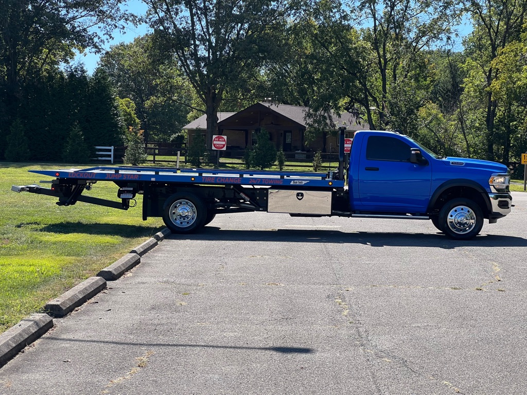2023 Ram 5500 SLT photo 5
