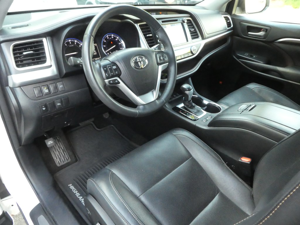 2016 Toyota Highlander Limited photo 11