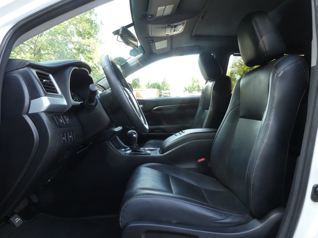 2016 Toyota Highlander Limited photo 13