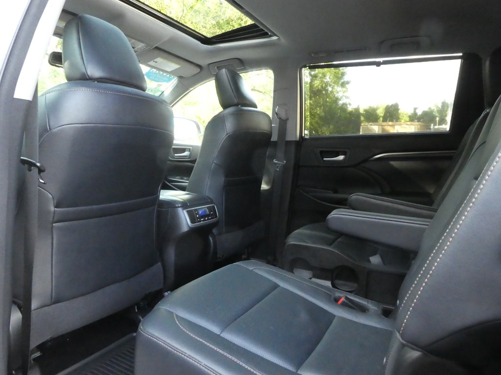 2016 Toyota Highlander Limited photo 14