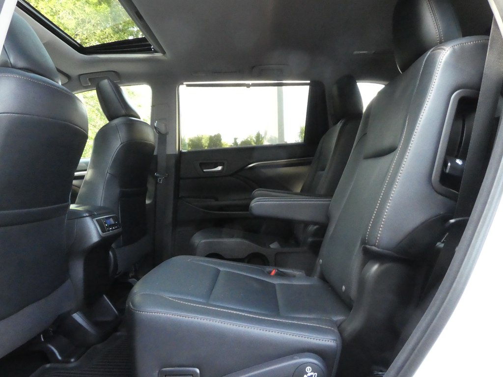 2016 Toyota Highlander Limited photo 15