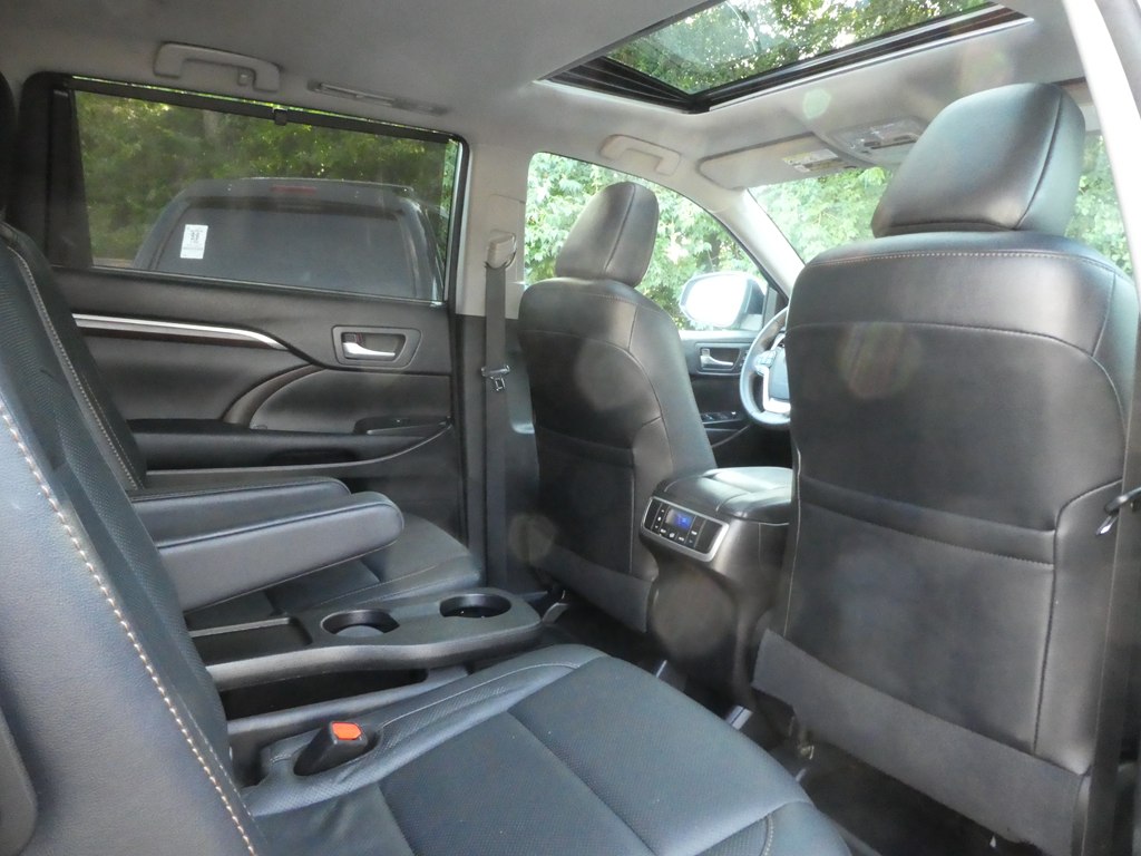 2016 Toyota Highlander Limited photo 19