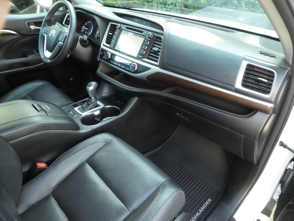 2016 Toyota Highlander Limited photo 22