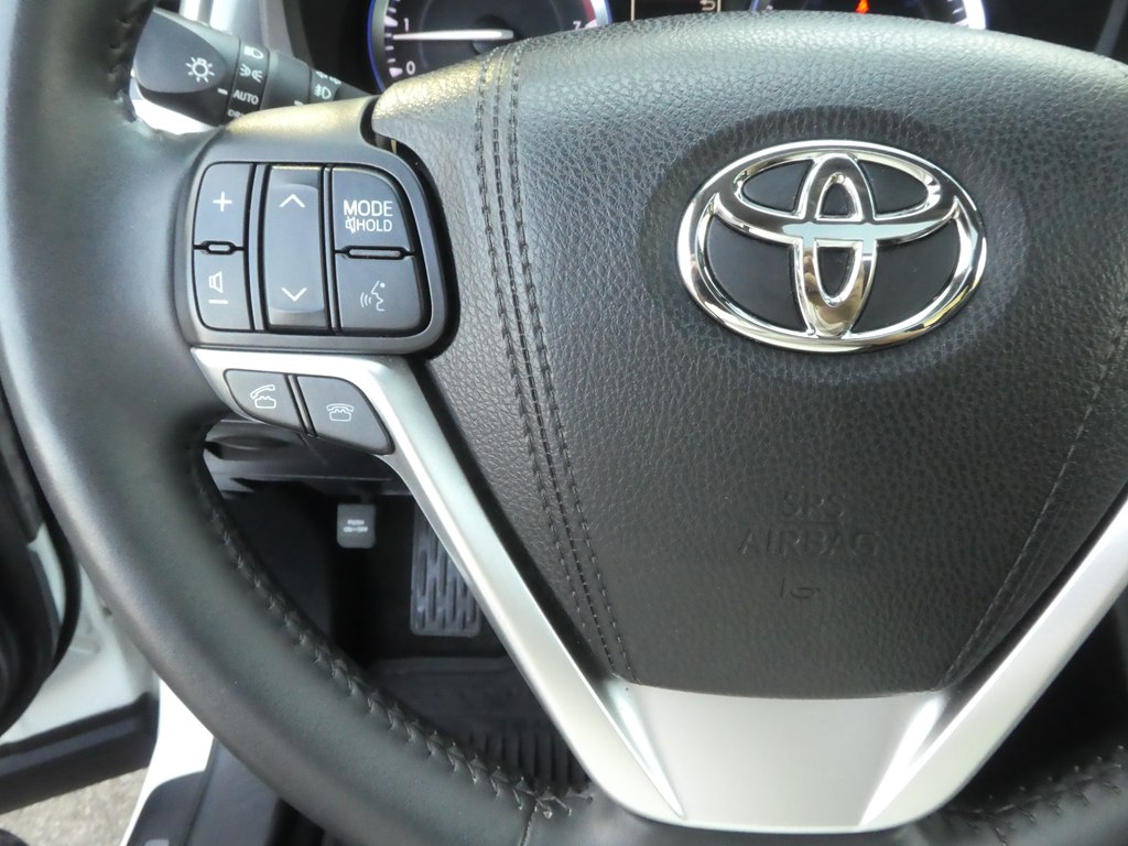 2016 Toyota Highlander Limited photo 27