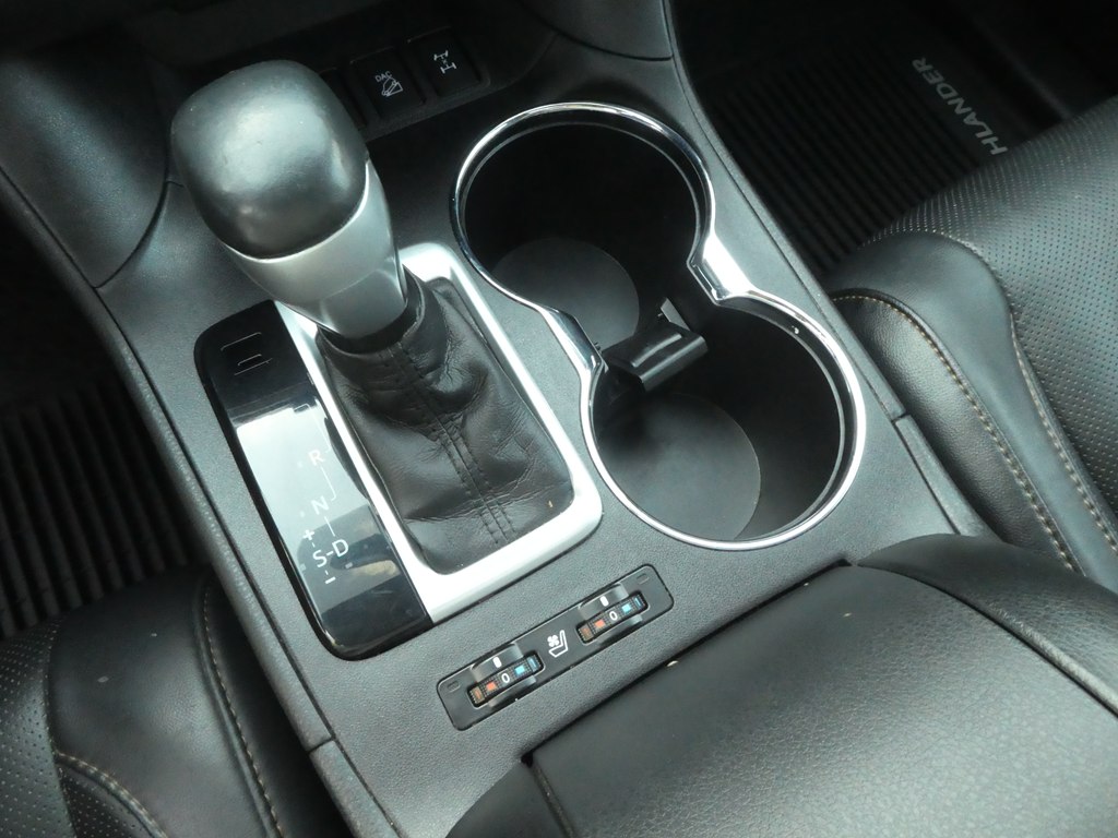 2016 Toyota Highlander Limited photo 32