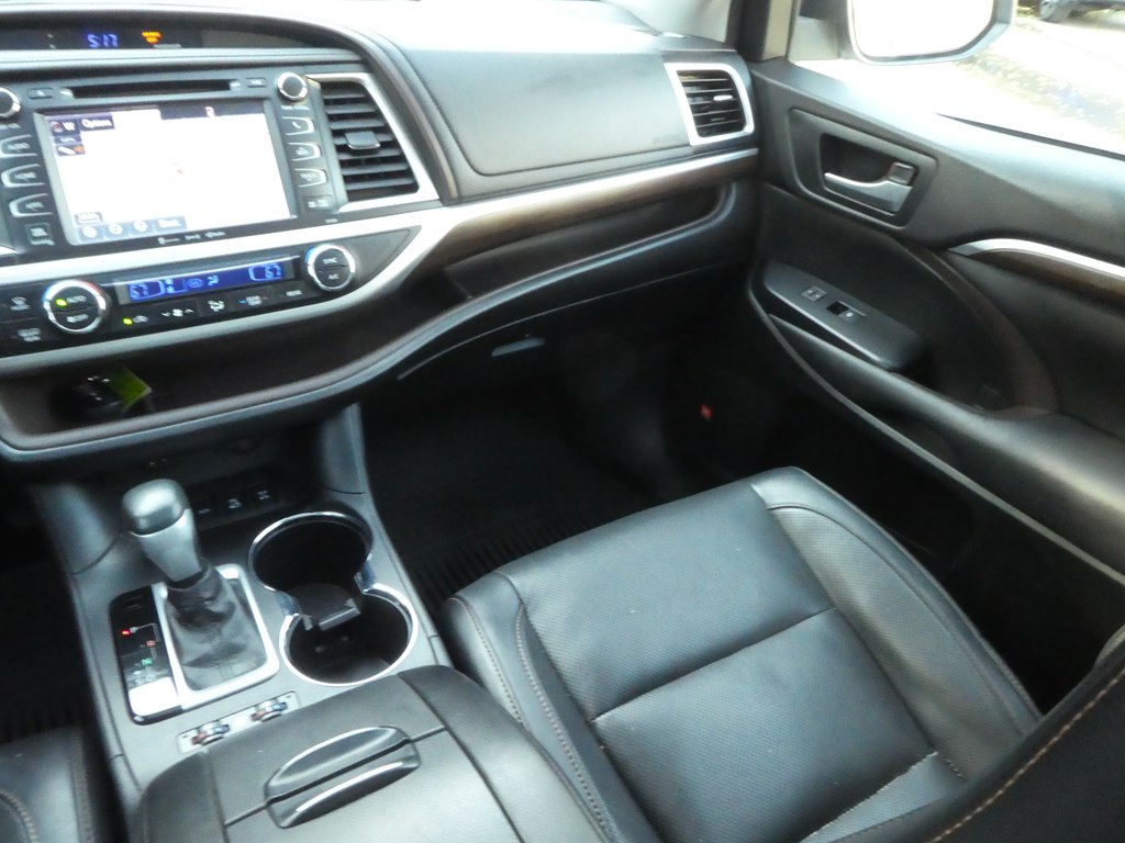 2016 Toyota Highlander Limited photo 34