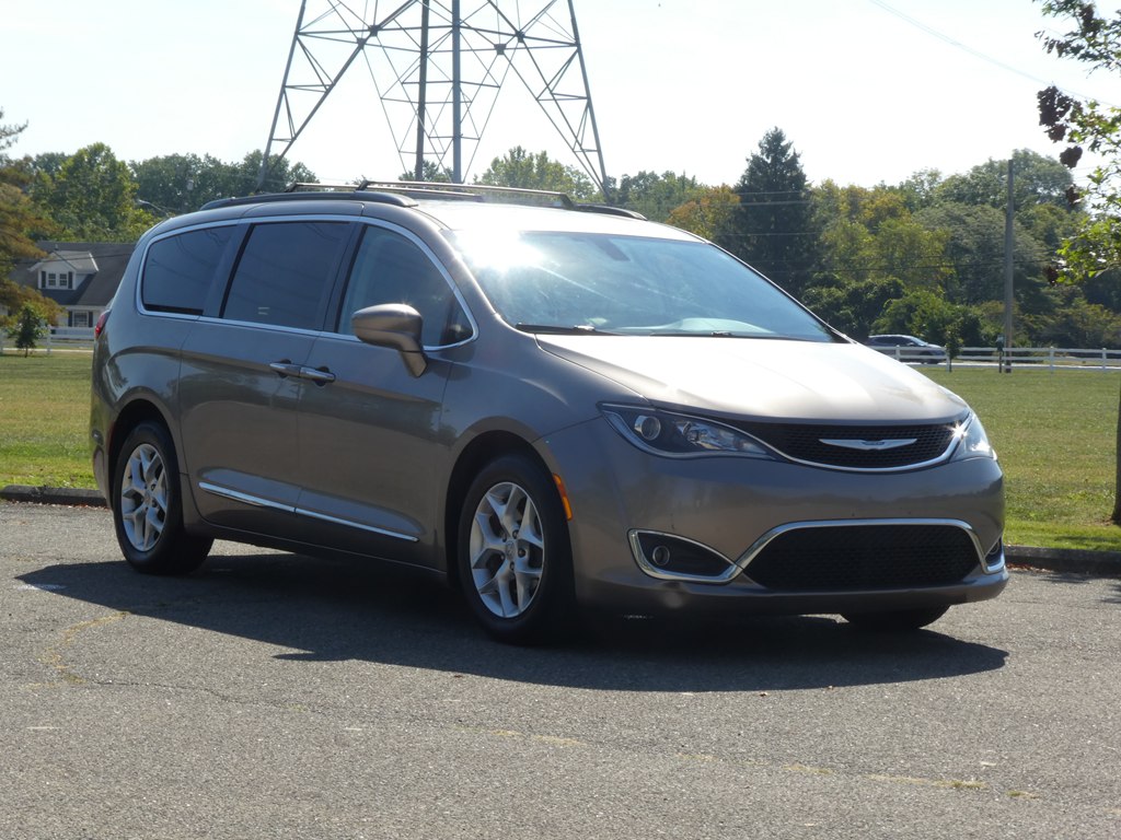 2017 Chrysler Pacifica Touring L photo 4
