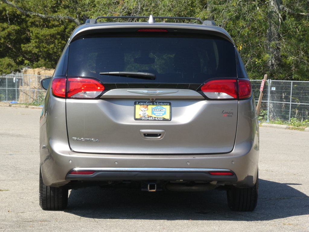 2017 Chrysler Pacifica Touring L photo 7