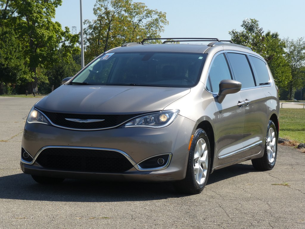 2017 Chrysler Pacifica Touring L photo 10