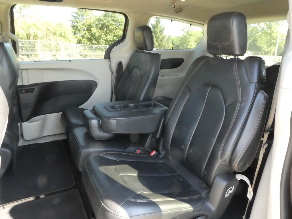 2017 Chrysler Pacifica Touring L photo 14