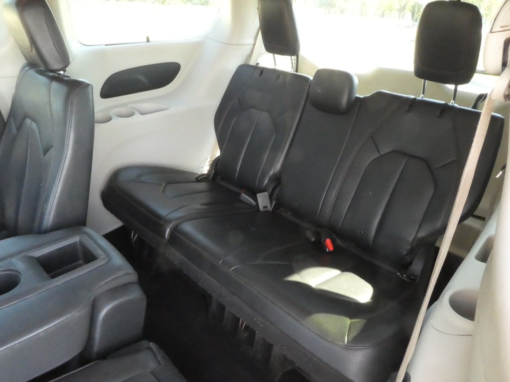 2017 Chrysler Pacifica Touring L photo 15