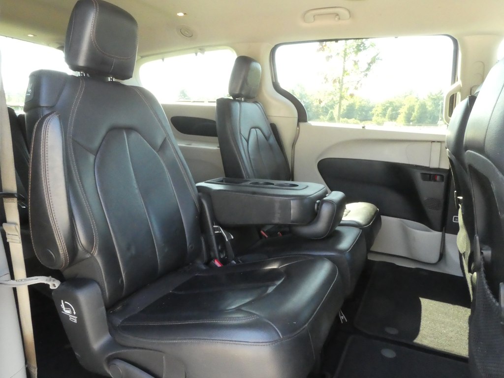 2017 Chrysler Pacifica Touring L photo 17