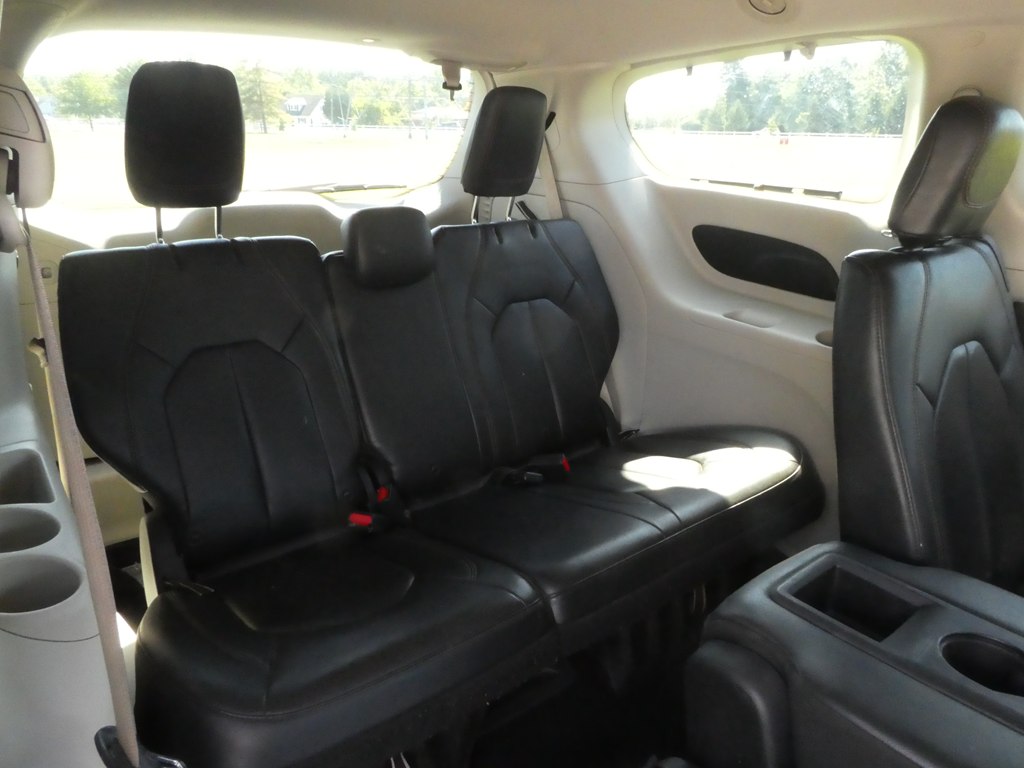 2017 Chrysler Pacifica Touring L photo 18