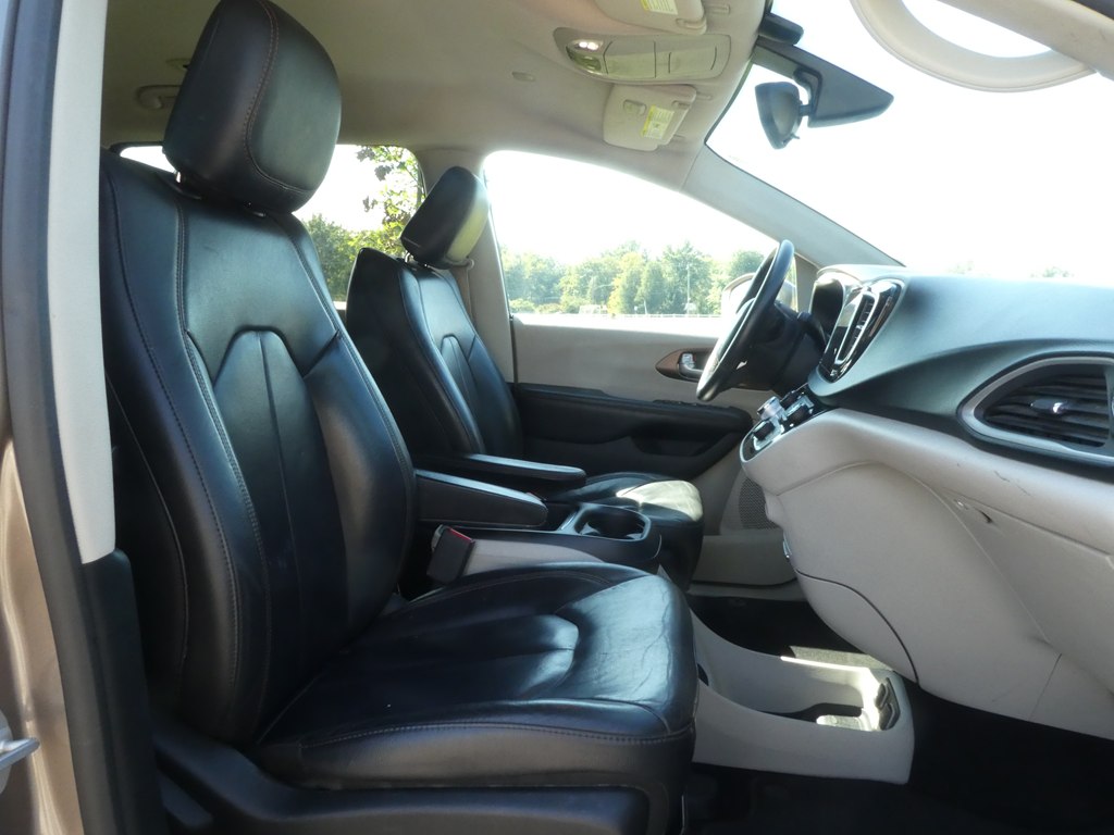2017 Chrysler Pacifica Touring L photo 20