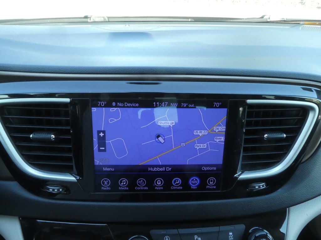 2017 Chrysler Pacifica Touring L photo 22