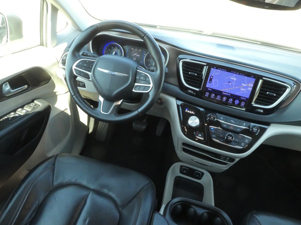 2017 Chrysler Pacifica Touring L photo 25