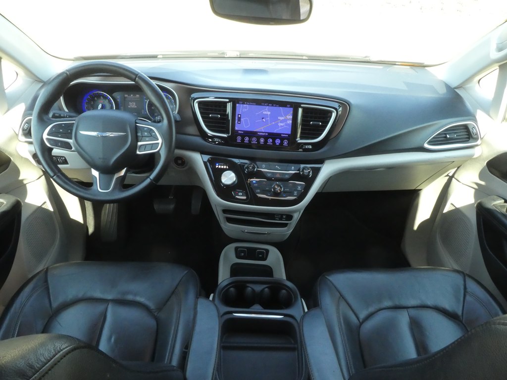 2017 Chrysler Pacifica Touring L photo 27