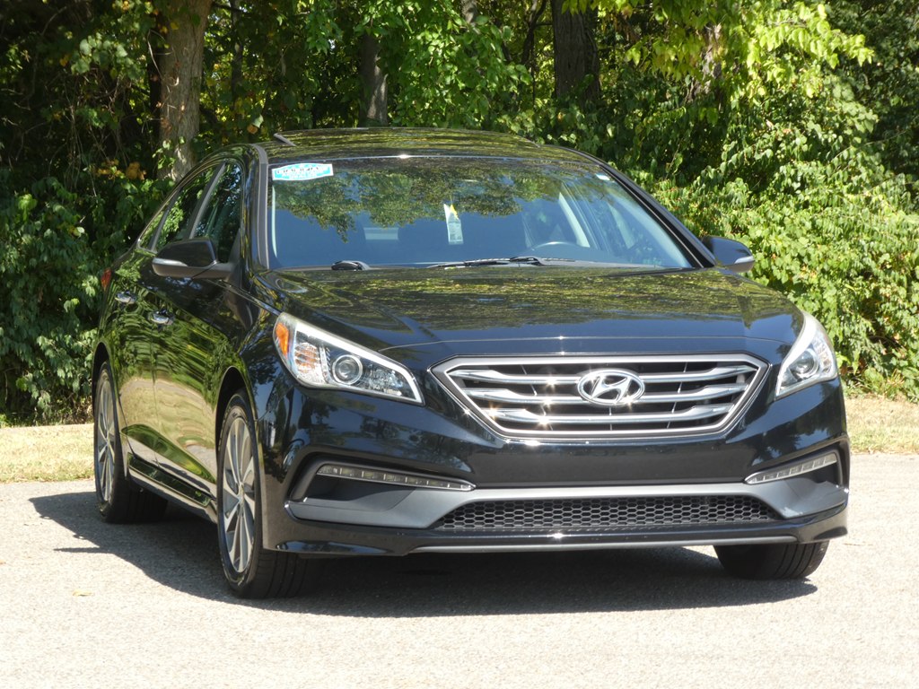 2017 Hyundai Sonata Sport Limited 2.0T photo 2