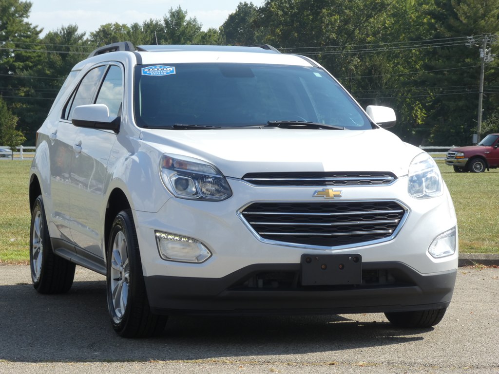 2016 Chevrolet Equinox LT photo 2