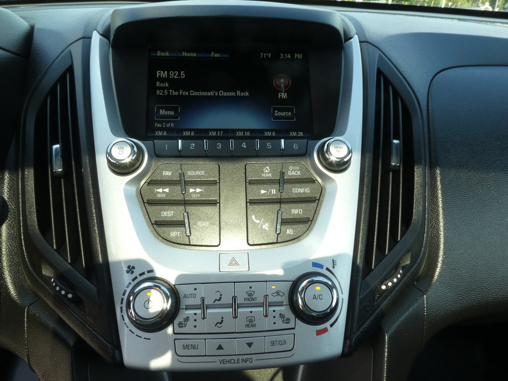 2016 Chevrolet Equinox LT photo 24