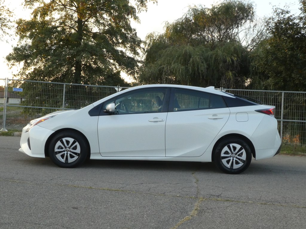 2017 Toyota Prius Two Eco Three Four Touring photo 9